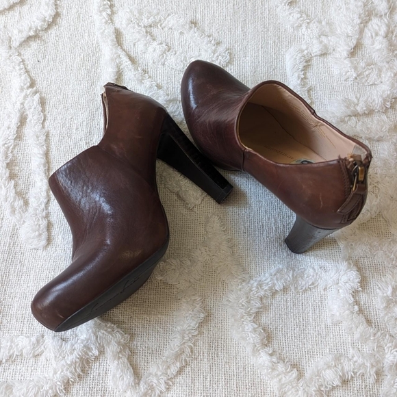 LAST CHANCE!!! Franco Sarto pumps booties, size 6 1/2. - Picture 3 of 7